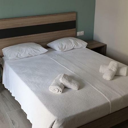 Chriselia 1 Apartman Néa Róda Kültér fotó