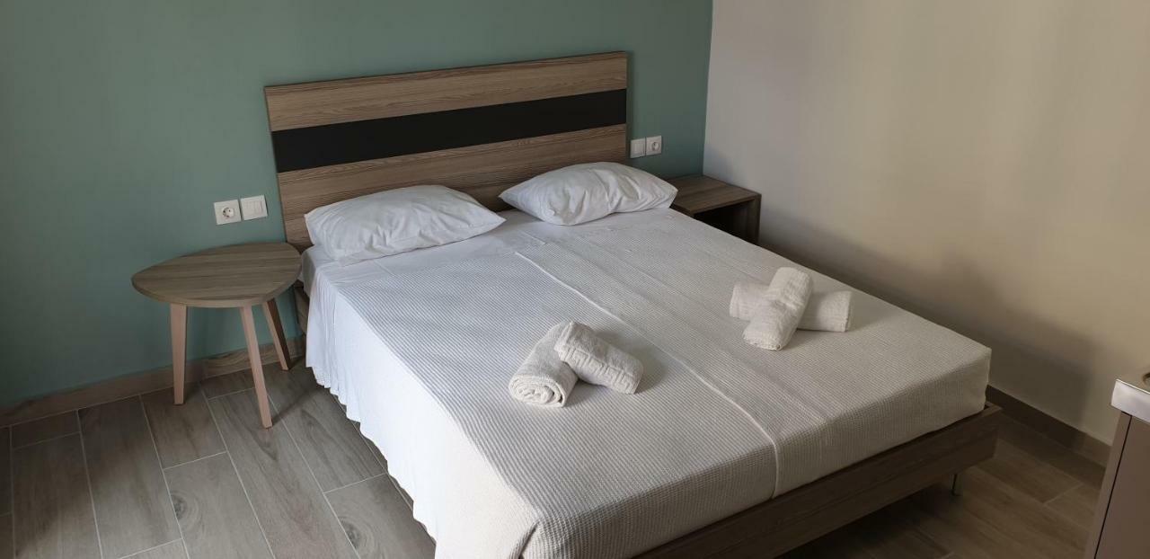 Chriselia 1 Apartman Néa Róda Kültér fotó